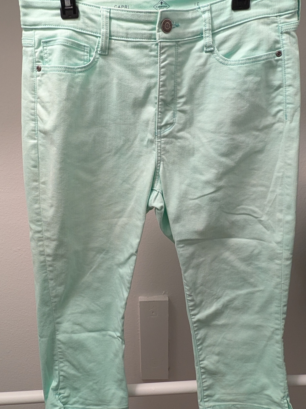 St. John's Bay Mint Green Capri Pants